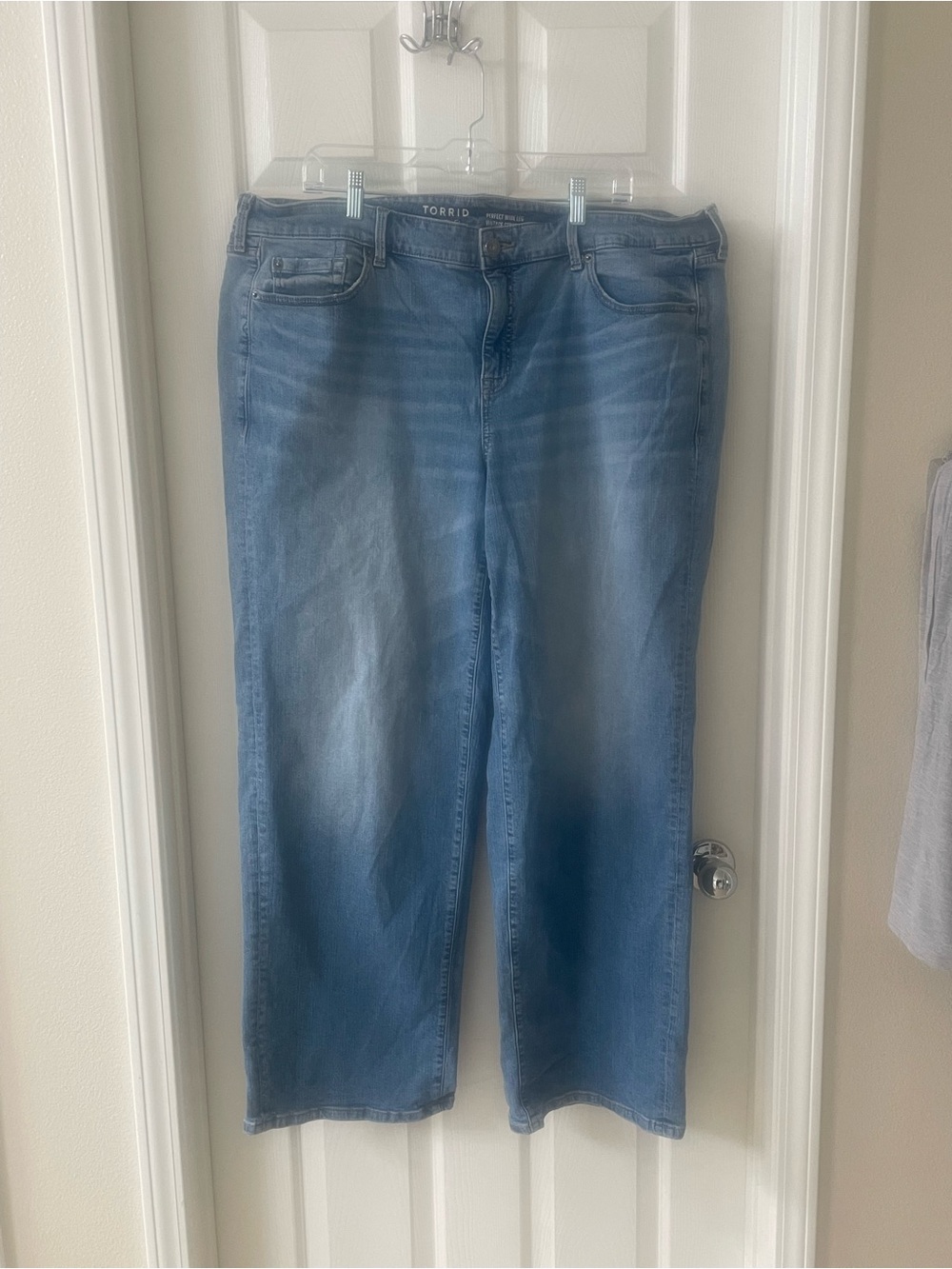torrid Light Blue Straight Leg Jeans sz 20 tall